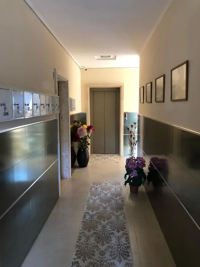 פוגרדץ House By The Lake אלבניה